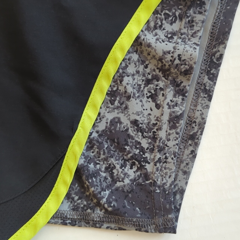 Umbro Double Layer Athletic Shorts SMALL Black Lime Green - Picture 4 of 15